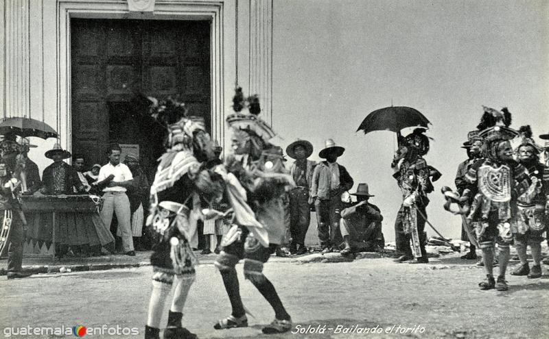 Fotos de Sololá, Sololá, Guatemala: Bailando el Torito