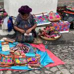 Vendedora de artesanías. - Antigua Guatemala, Sacatepéquez