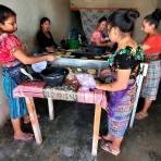 Mujeres haciendo tortillas - Melchor de Mencos, Petén